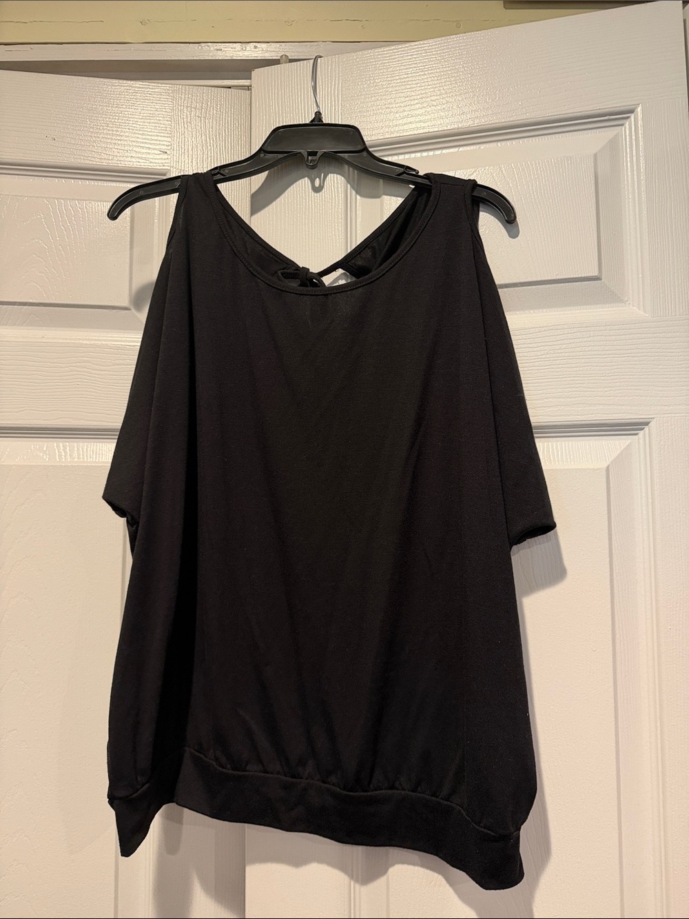Black Cold-Shoulder Women’s Top - Unbranded